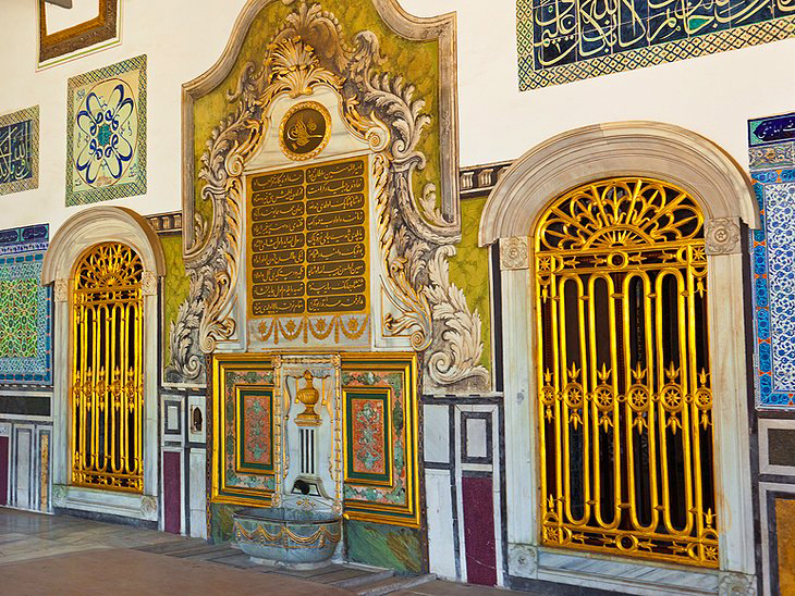 Explore Topkapı Palace (Topkapı Sarayı)